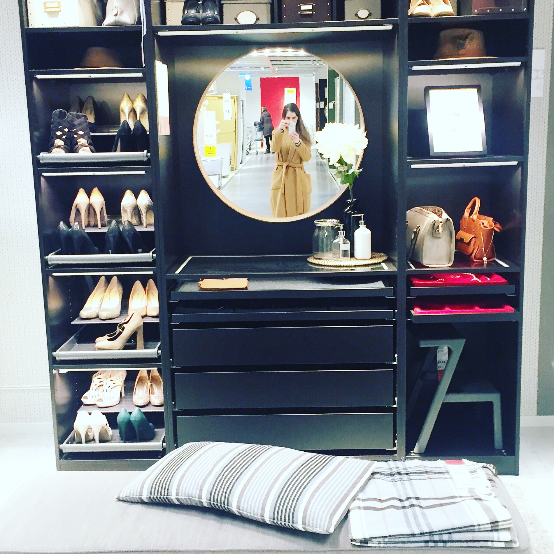 Coco Chanel kamer inspiratie bij de Ikea. Mijn ultieme wishlist make-up tafel!